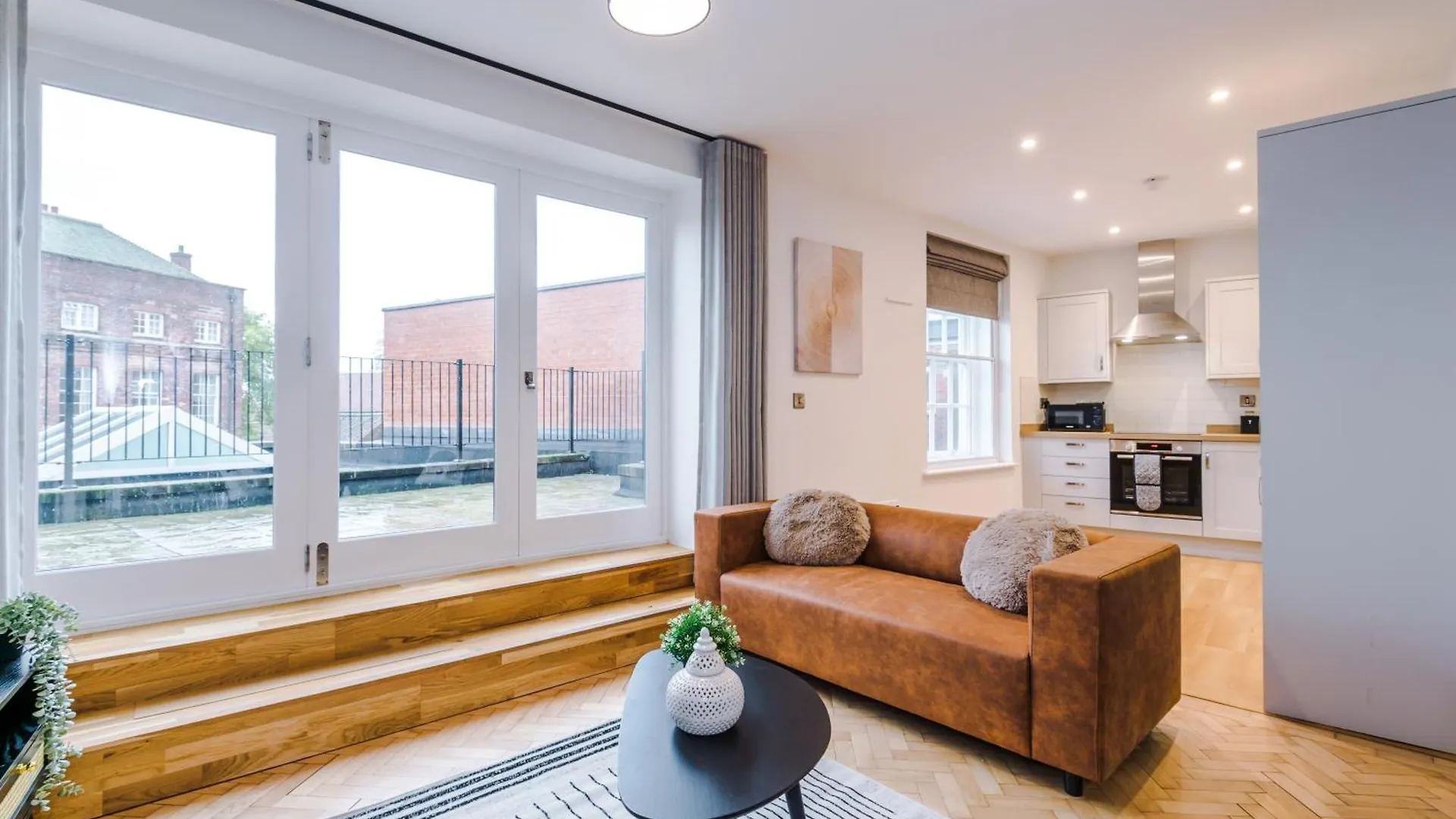 Central York Penthouse With Private Roof Terrace 0*,